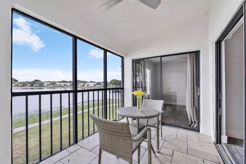 325 Palmwood #213, Boca Raton, FL 33431