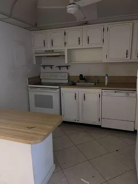 7300 NW 17th St #115, Plantation, FL 33313