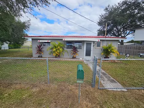 1047 5 St, Okeechobee, FL 34974