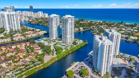 20515 E Country Club Dr #345, Aventura, FL 33180