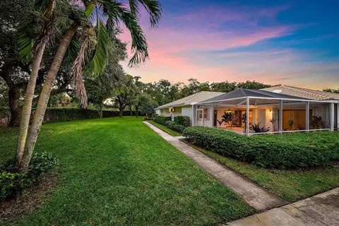 8803 Chapman Oak Ct, Palm Beach Gardens, FL 33410