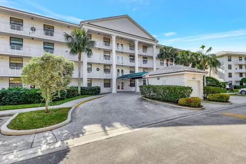 3630 Whitehall Dr #105, West Palm Beach, FL 33401