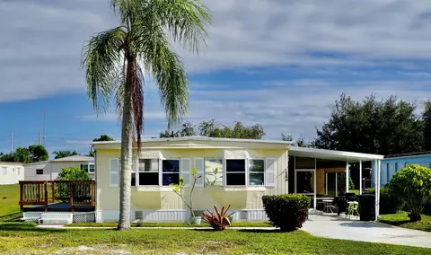 12 Nuestra Calle Ln, Port Saint Lucie, FL 34952