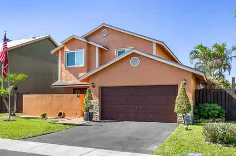 940 SW 96th Ave, Pembroke Pines, FL 33025