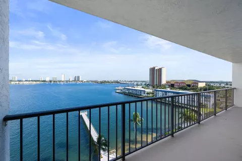 3040 Lake Shore Dr #PH 2, Riviera Beach, FL 33404