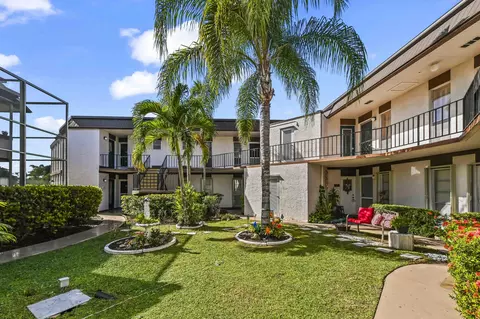 6 Greenway Vlg N #212, Royal Palm Beach, FL 33411