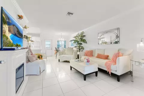 2131 NE 42nd Ct #211E, Lighthouse Point, FL 33064