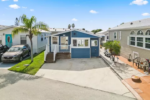 447 Nettles Blvd, Jensen Beach, FL 34957