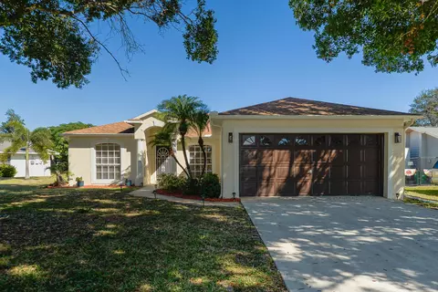 2201 SE Carnation Rd, Port Saint Lucie, FL 34952