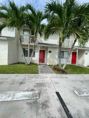 3104 Poolside Dr, Greenacres, FL 33463