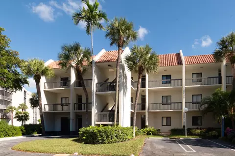 2550 Presidential Way #302, West Palm Beach, FL 33401