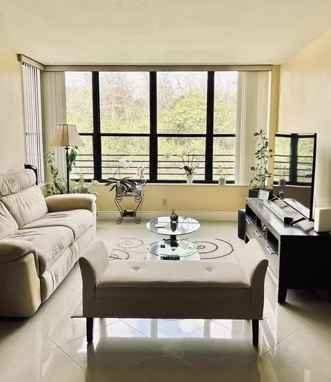 2660 Carambola Cir N #205, Coconut Creek, FL 33066