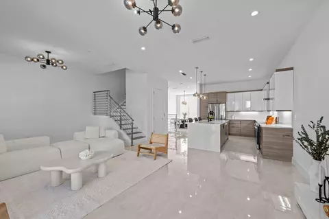 1731 NW 40th Dr, Boca Raton, FL 33431