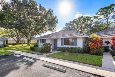 605 Club Dr, Palm Beach Gardens, FL 33418