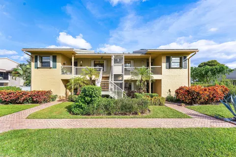 5 Eastgate Dr #A, Boynton Beach, FL 33436