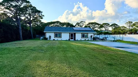 5211 Silver Oak Dr, Fort Pierce, FL 34982