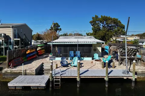 Undisclosed, Weeki Wachee, FL 34607