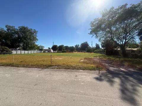 4578 Iris St, West Palm Beach, FL 33411