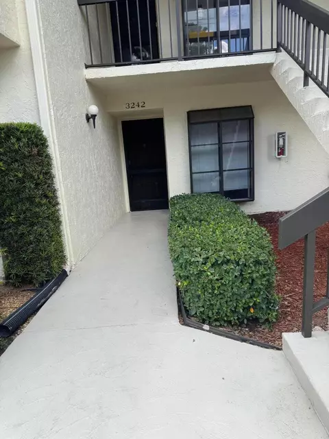 3242 Perimeter Dr, Greenacres, FL 33467