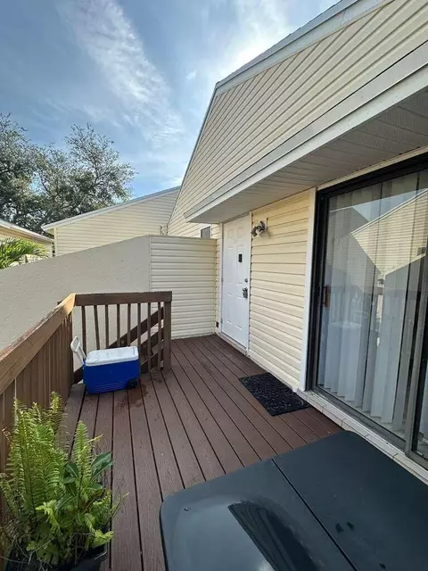 637 Executive Center Dr N #203, West Palm Beach, FL 33401