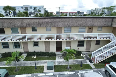 1204 S Lake Dr E #3, Lantana, FL 33462
