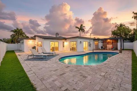 912 SE 15th Ct, Deerfield Beach, FL 33441