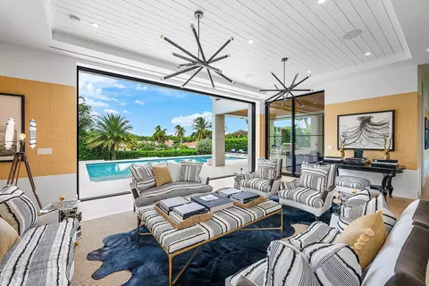 10 Harbour S, Ocean Ridge, FL 33435