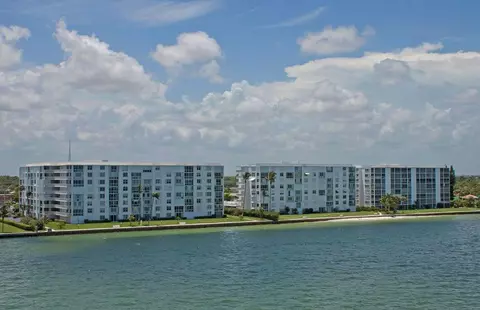 401 Lake Shore Dr #406, Lake Park, FL 33403