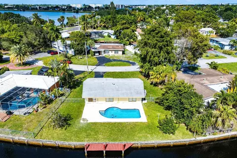 2000 NW 33rd Ct, Oakland Park, FL 33309