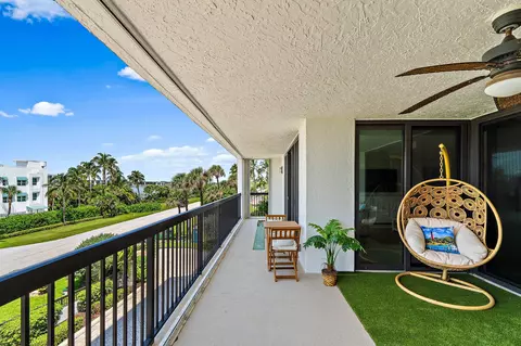 Exterior - 19670 Beach Rd #B303, Jupiter, FL 33469 photo 2 of 8