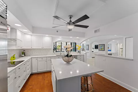 Kitchen - 19670 Beach Rd #B303, Jupiter, FL 33469 photo 4 of 6