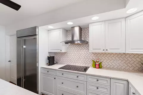 Kitchen - 19670 Beach Rd #B303, Jupiter, FL 33469 photo 5 of 6