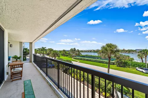View/Area - 19670 Beach Rd #B303, Jupiter, FL 33469 photo 2 of 6