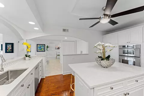 Kitchen - 19670 Beach Rd #B303, Jupiter, FL 33469 photo 5 of 6