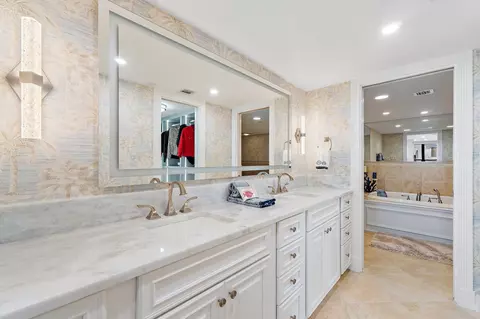 Bath - 19670 Beach Rd #B303, Jupiter, FL 33469 photo 2 of 9