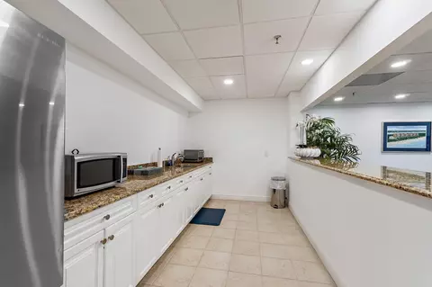 Kitchen - 19670 Beach Rd #B303, Jupiter, FL 33469 photo 6 of 6