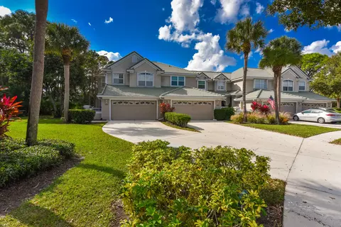 1567 SW Harbour Isles Cir, Port Saint Lucie, FL 34986