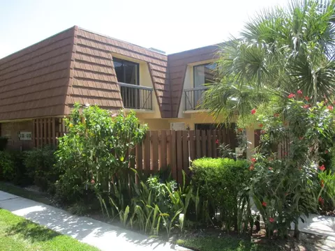 825 Center St #3C, Jupiter, FL 33458