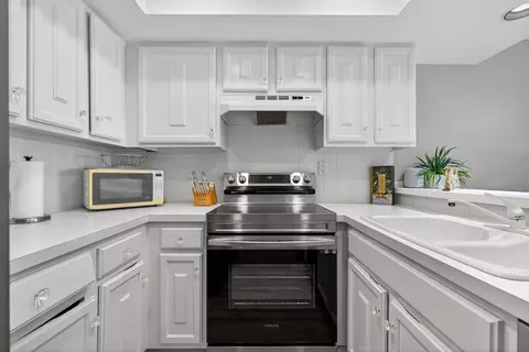 390 NEdgewater Dr #403, Stuart, FL 34996 photo 12