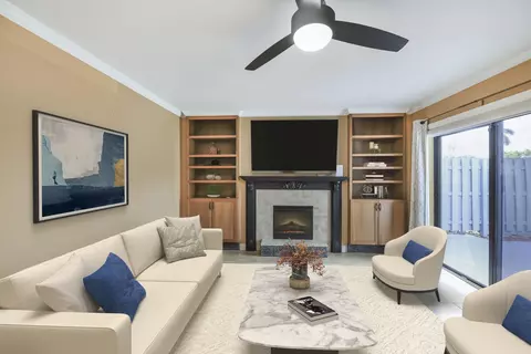 102 Woodland Rd, Palm Springs, FL 33461