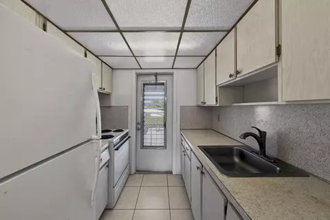 2551 W Golf Blvd #209, Pompano Beach, FL 33064