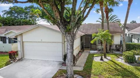 2 Cambridge Pl, Boynton Beach, FL 33426