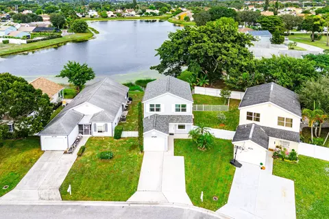 4729 Lakeside Cir, West Palm Beach, FL 33417