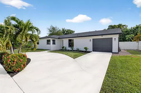 10151 Windtree Ln N, Boca Raton, FL 33428