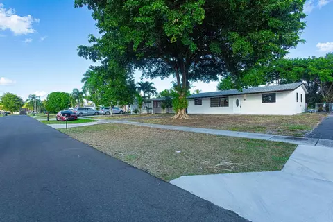 62 Andros Rd, Palm Springs, FL 33461