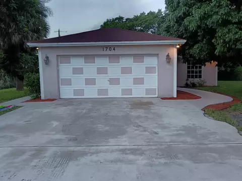 1704 Boardman Ave, Mangonia Park, FL 33407