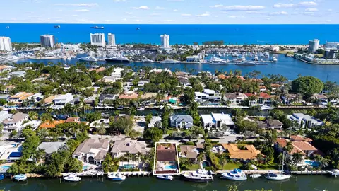 713 Riviera Isle Dr, Fort Lauderdale, FL 33301