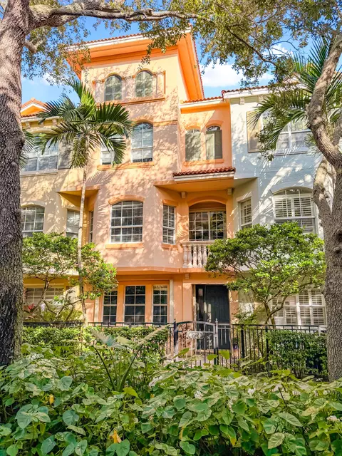 2724 Ravella Way, Palm Beach Gardens, FL 33410