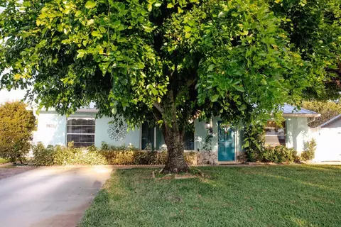 8675 SE Keathley Ct, Hobe Sound, FL 33455