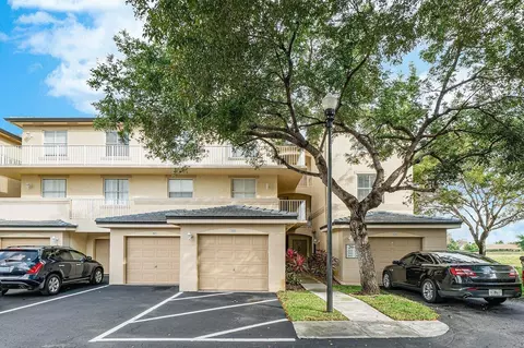 2040 Greenview Shores Blvd #223, Wellington, FL 33414